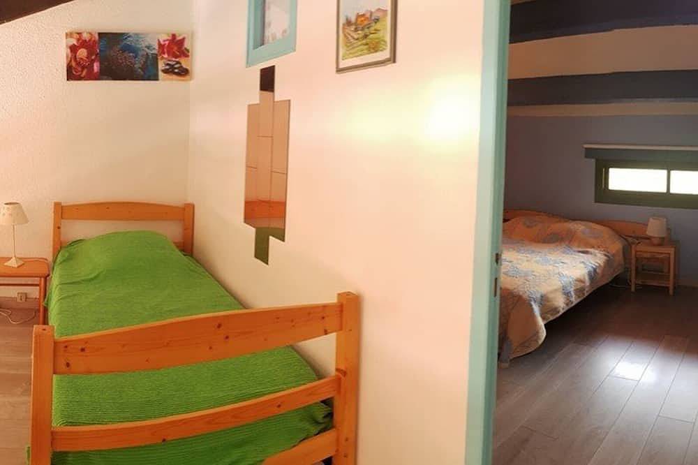 Ganze Wohnung, 3-Zimmer-Maisonette mit Pool, 300m zum Strand, Parkplatz, Klimaanlage, Wi-Fi, 6 Schlafplätze, Argelès in La Côte Vermeille, Argelès-sur-Mer