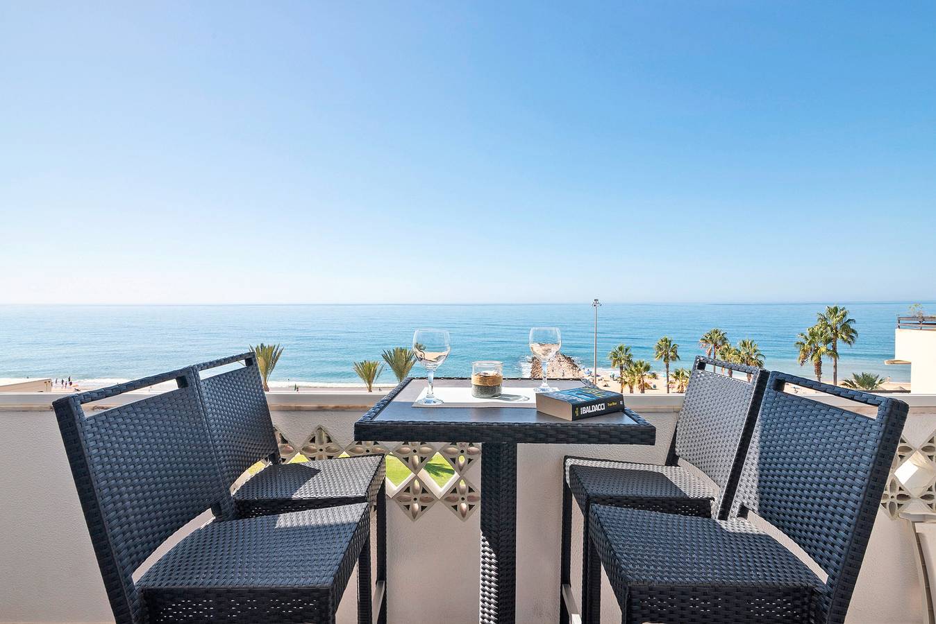 Apartamento inteiro, Apartamento 'Paraná' com Varanda, Wi-Fi e Ar Condicionado in Cavacos, Quarteira