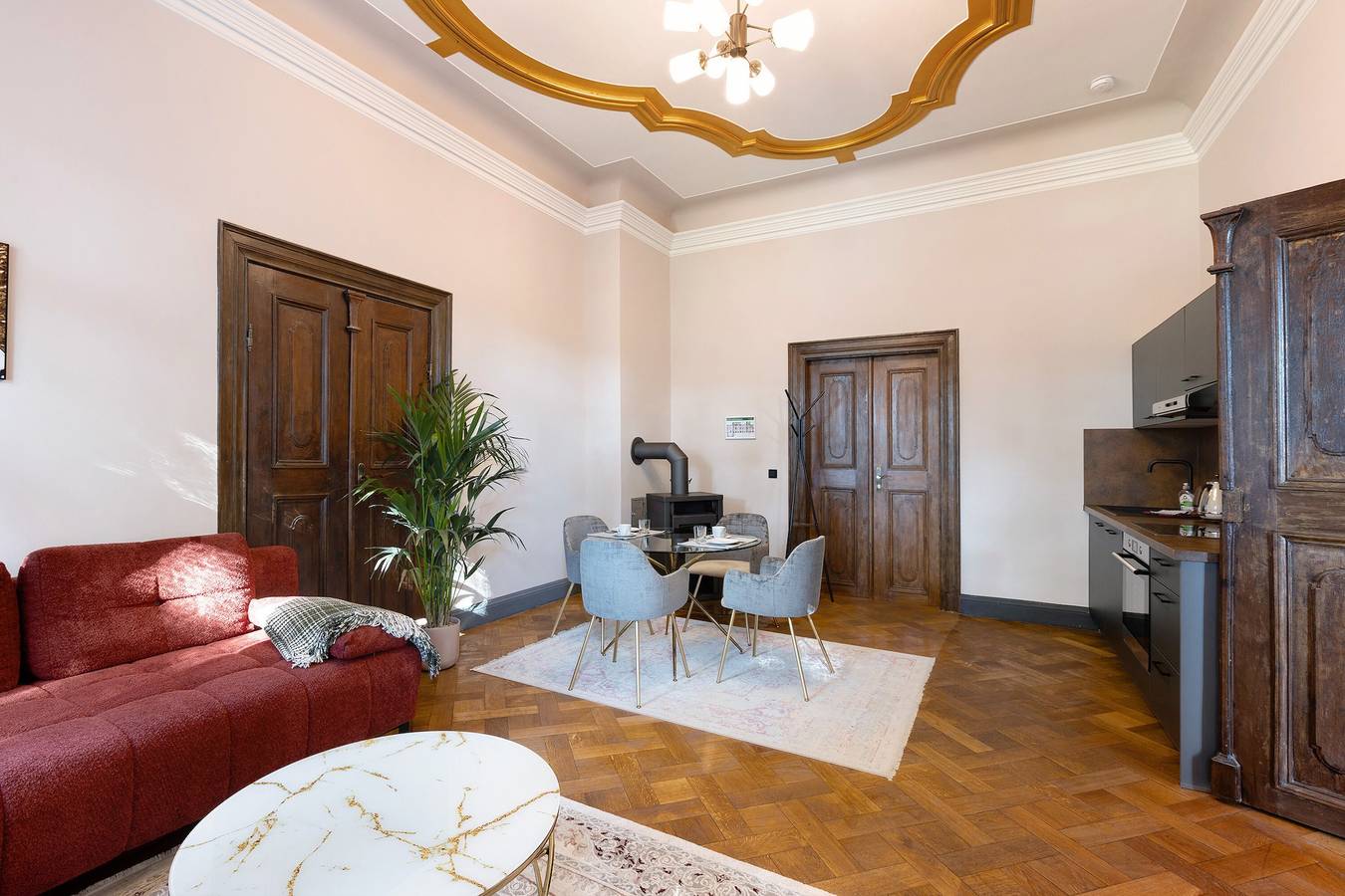 Ganze Wohnung, Ferienwohnung 'Suite' mit Gemeinschaftspool, gemeinsamer Terrasse und Wi-Fi in Querfurt, Saale-Unstrut