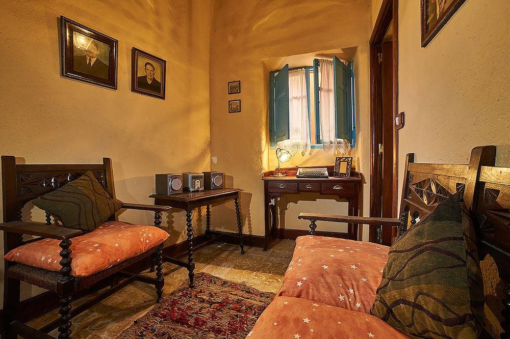 Antigua escuela de (Old School from) 1840 Wifi in Fasnia, Tenerife Sur