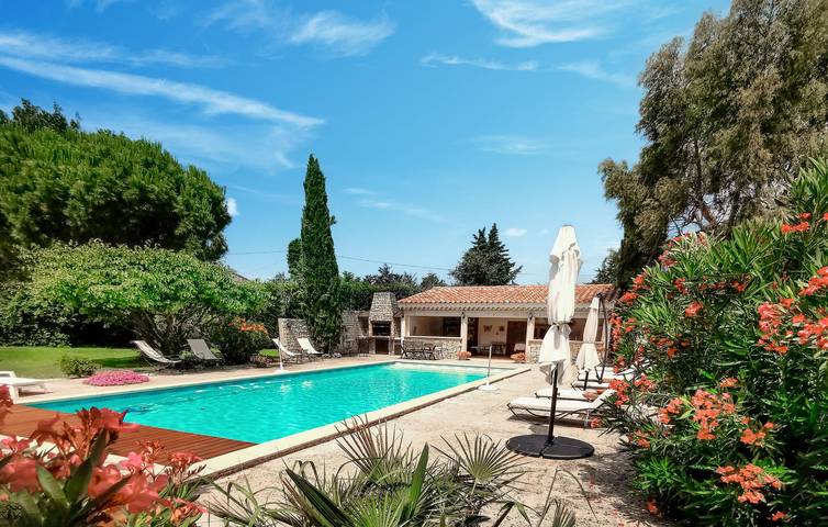 Location de vacances pour 11 personnes, avec piscine ainsi que terrasse et jardin, animaux acceptés à Carpentras - 2