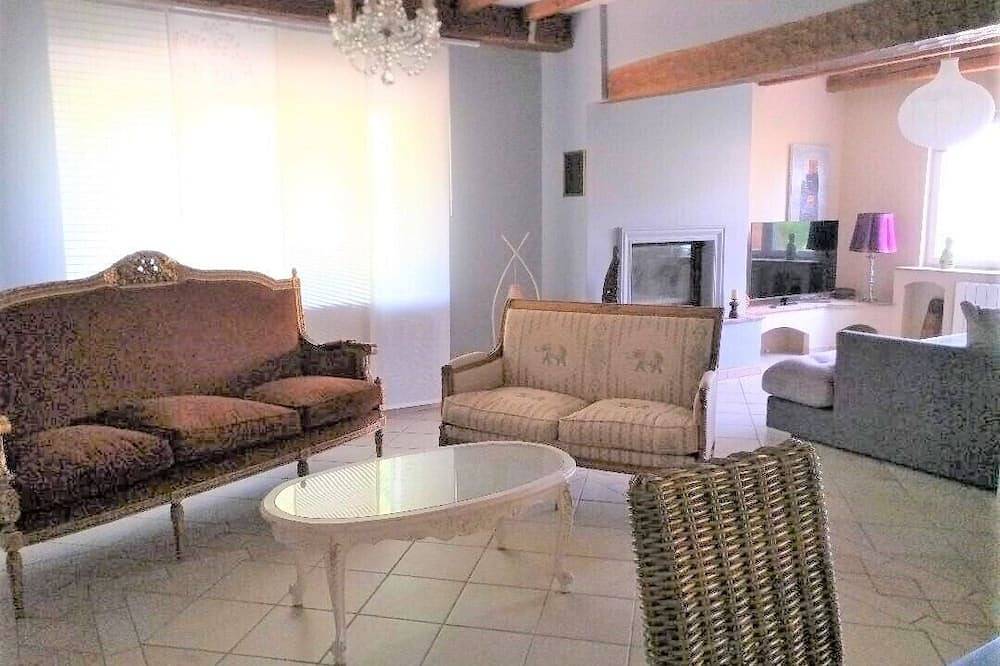 Mas Provencal Avec Piscine Privative in Cabasse, Brignoles Region