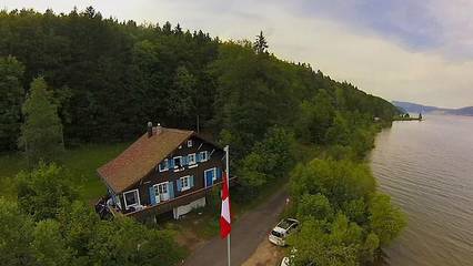 Location de vacances pour 9 personnes, avec balcon ainsi que jardin et vue sur le lac dans Canton de Vaud