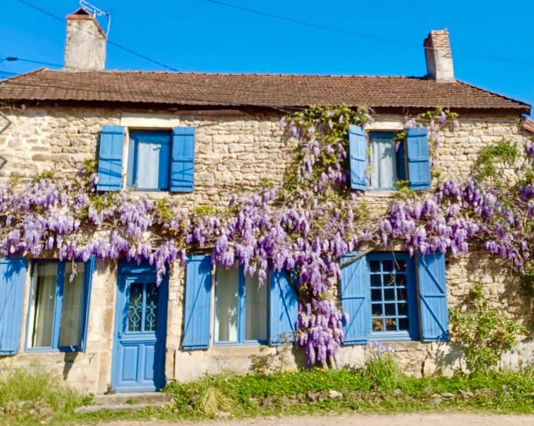 Five-Bedroom House in Flée, Région de Montbard