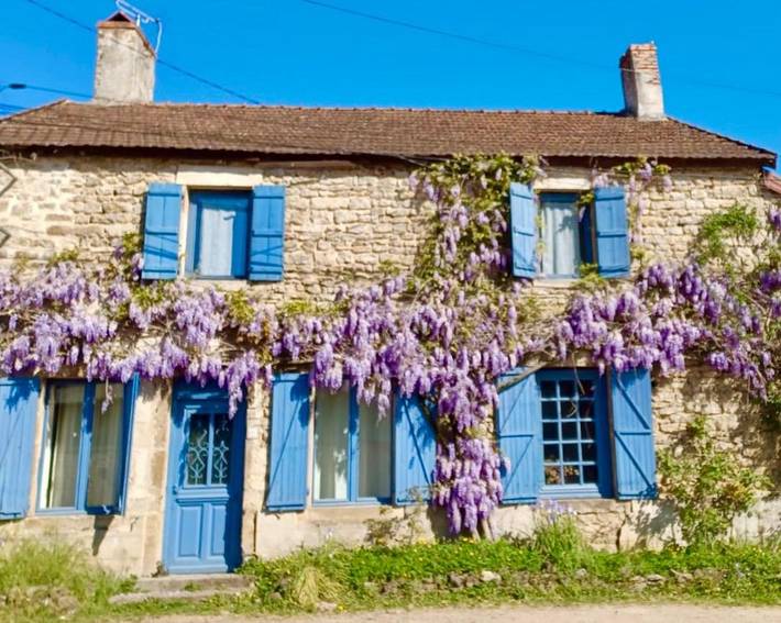 Location de vacances pour 12 personnes, avec Terrasse ainsi que Jardin et Vue à Dompierre-en-Morvan