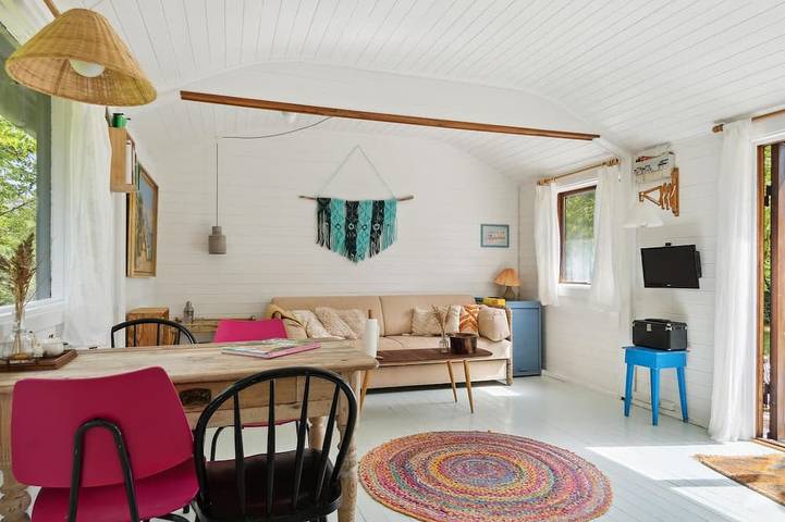 Stunning home in Askø with kitchen in Askø, Svenske Østersøen