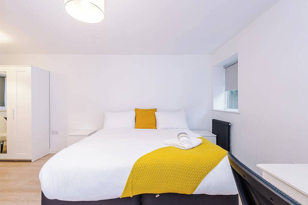 Spacious 5-Bed Home in Bolton — Built for Contractor Stays and Large Groups in Bolton (desambiguación), Gran Mánchester