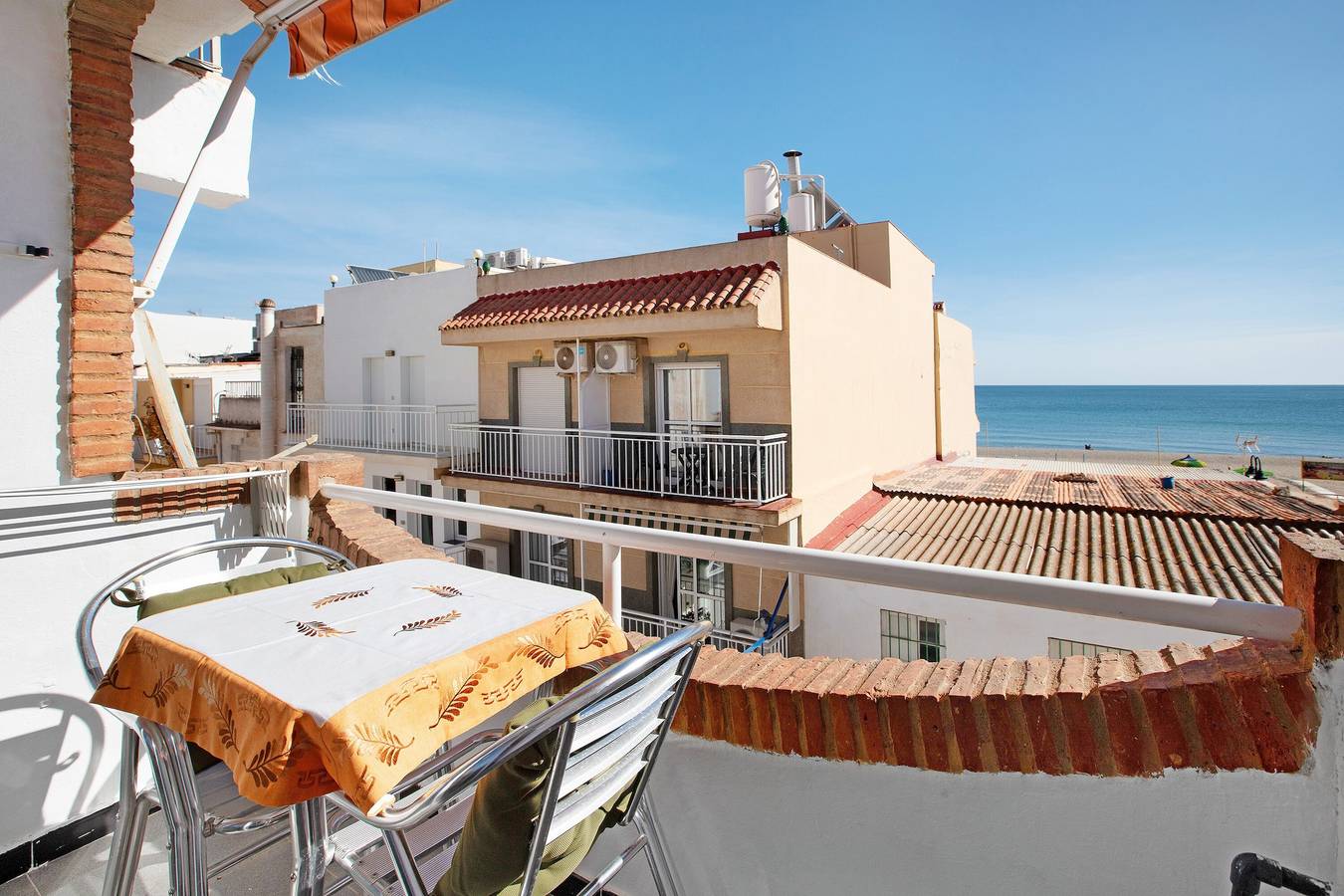 Appartement entier, Appartement 'Bulto Carihuela B' avec vue sur mer, Wi-Fi et climatisation in La Carihuela, Torremolinos