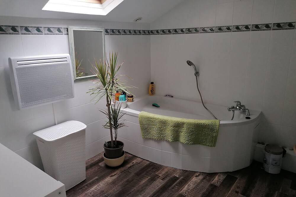 Maison de Ville Avec Terrasse de 30 m2, Proche des Transports en Commun et Paris in Pomponne, Sena y Marne