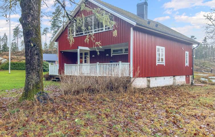 Hus för 4 Personer med trädgård in Dalsland