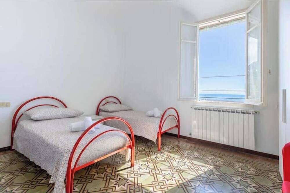 Entire apartment, Hostdomus - Marine Sea View in Varigotti, Finale Ligure Municipality
