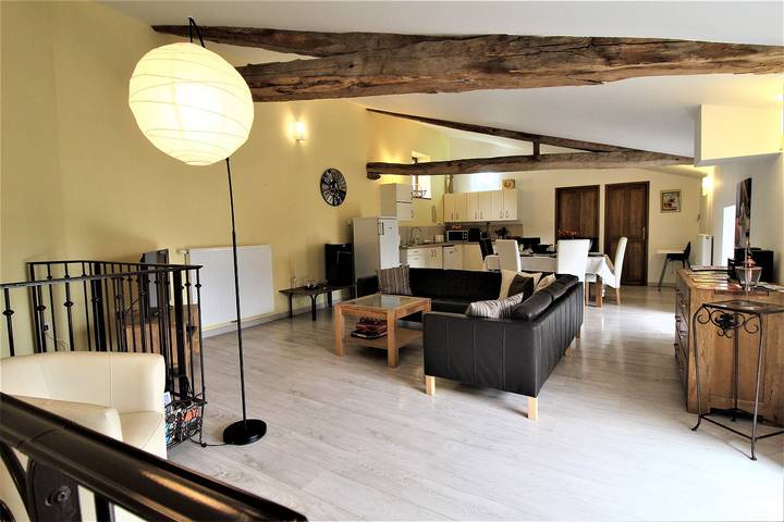 Gîte pour 6 personnes, avec jardin à Vernay