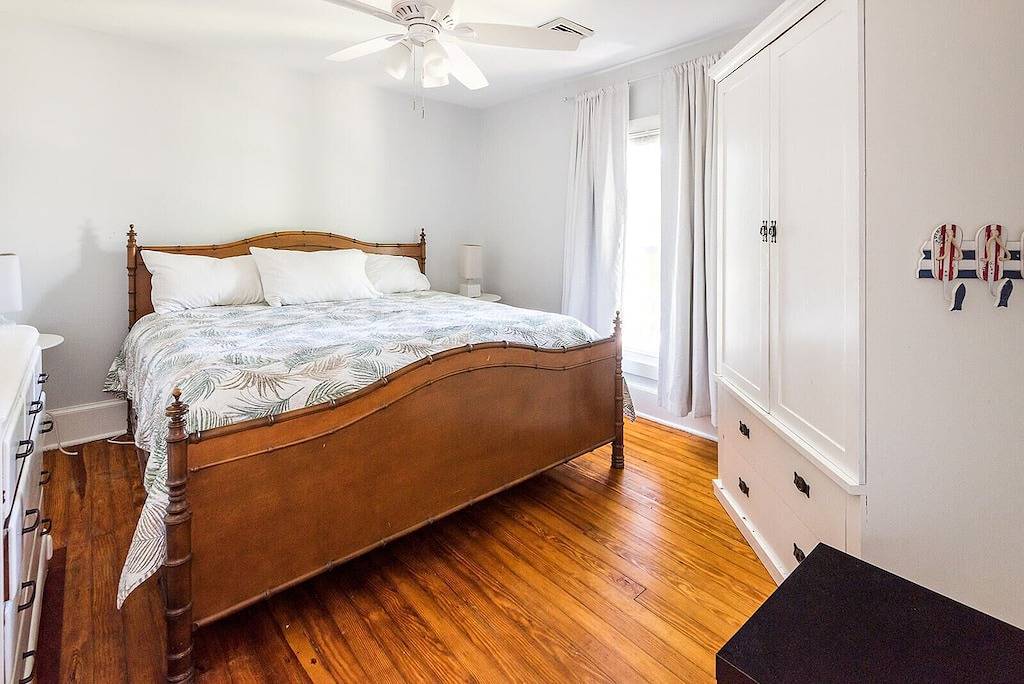 Next to the park and 2 blocks to the Beach and restaurants! Right side of Duplex in Cape Charles, Chesapeake Bay