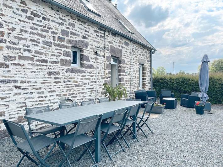 Location de vacances pour 12 personnes, avec Terrasse ainsi que Jardin et Vue à Fleury (Normandie)