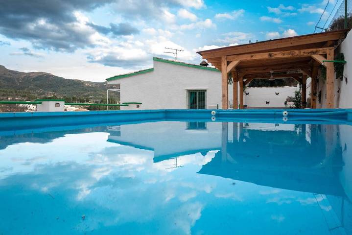 Chalet para 6 personas, con Balcón y Terraza además de Jardín y Piscina en Los Serranos - 4