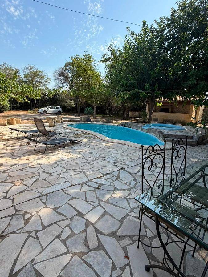 Chambre d’hôte pour 2 personnes, avec Terrasse et Jardin ainsi que Piscine et Vue
