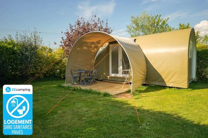 Tente pour 4 personnes, avec sauna et bassin pour enfant en Bretagne