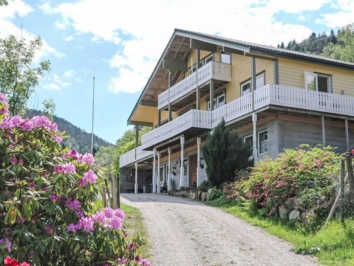 Ferienhaus für 10 Personen, mit Balkon und Terrasse sowie Garten und Ausblick