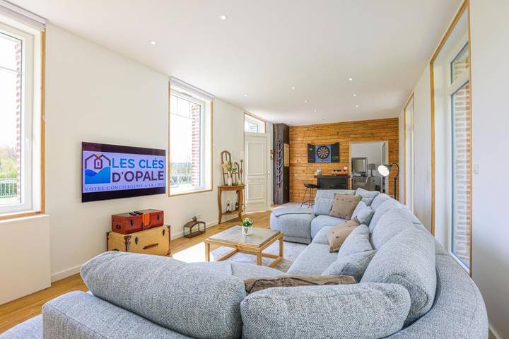 Location de vacances pour 12 personnes, avec jacuzzi et jardin à Preures