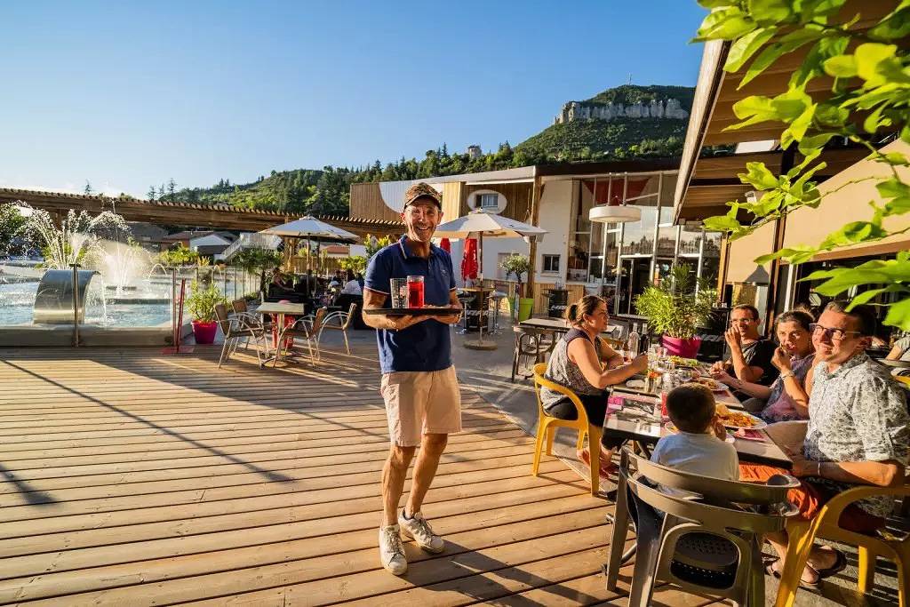 Mobil-home confortable avec parking et WiFi, à 1,5 km de Paroisse Jean XXIII in Millau, Parc naturel régional des Grands Causses
