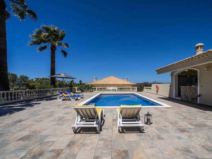 Casa de férias para 4 pessoas, com Terraço e Jardim e ainda Piscina em Bensafrim