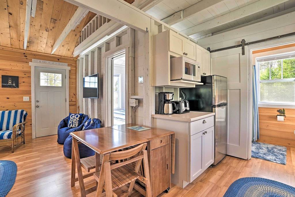 Cozy Cedarville Cottage - Walk to Lake Huron! in Mackinac County