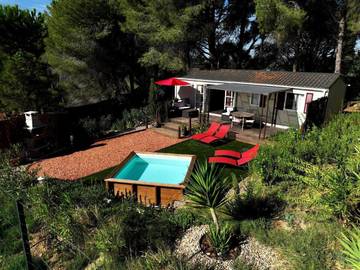 Gîte pour 4 personnes, avec piscine ainsi que vue et jardin à Maraussan