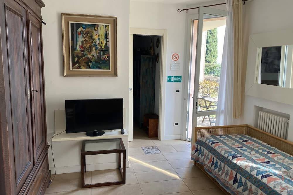 Ganze Wohnung, White Beach House - App 2 in Onno (Oliveto Lario), Oliveto Lario