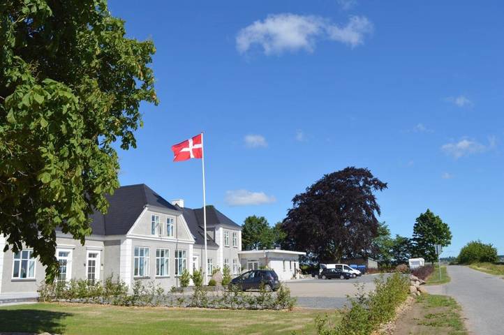 Bed and breakfast for 3 personer, med have og udsigt i Frederikssund