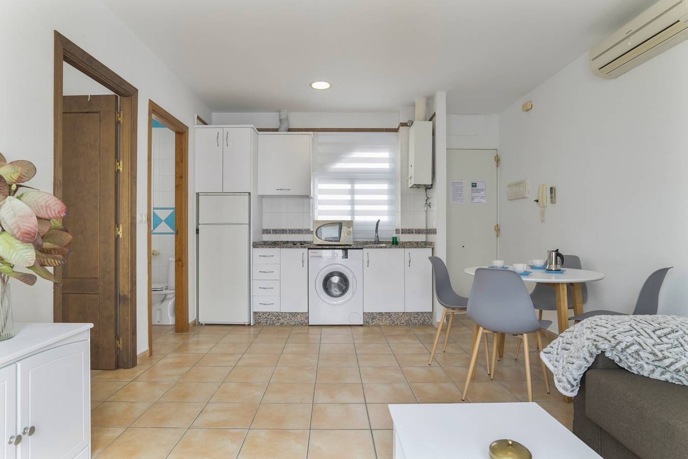 Apartamento inteiro, 'Apartment Perez Zara 6' perto do mar com Terrace & Wi-Fi in Conil de la Frontera, Costa de la luz