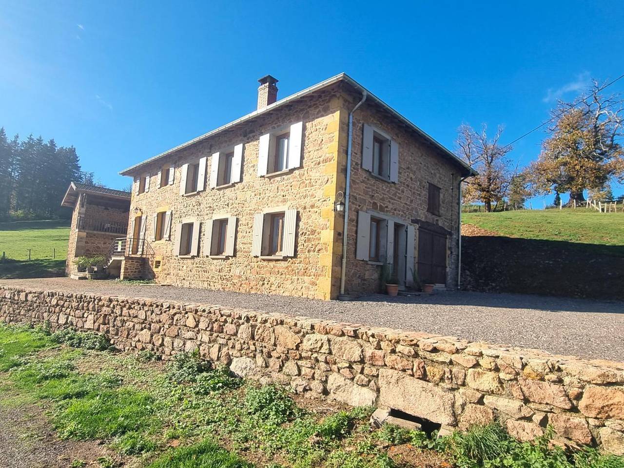 Gîte campagnard moderne avec animaux admis, terrasse et internet in Belmont-de-la-Loire, Région de Roanne