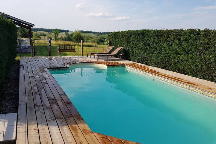 Location de vacances pour 4 personnes, avec terrasse et jardin à Sainte-Innocence