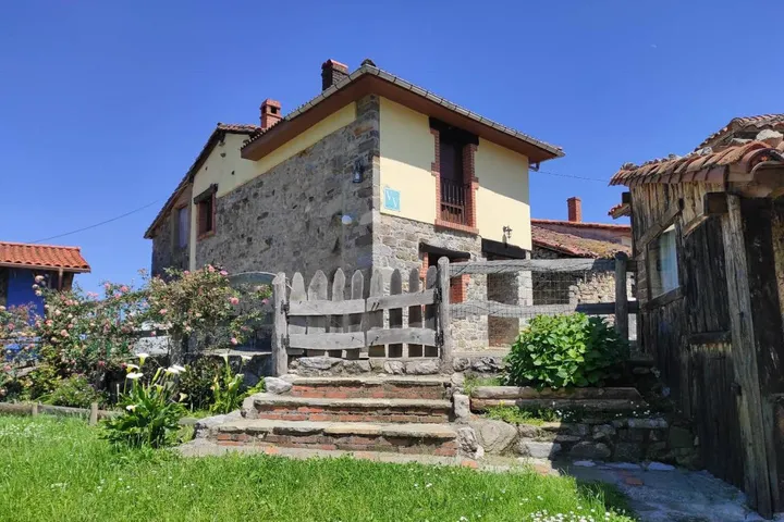 Casa de vacaciones para 5 personas, con jardín además de vistas y balcón - 1
