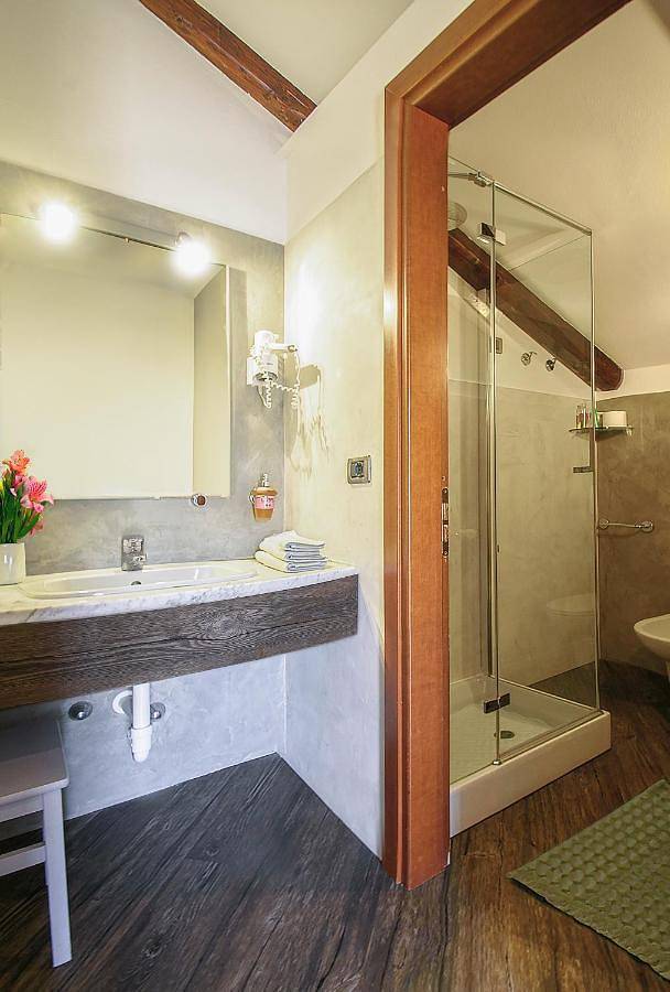 Double Room in Barolo, Langhe