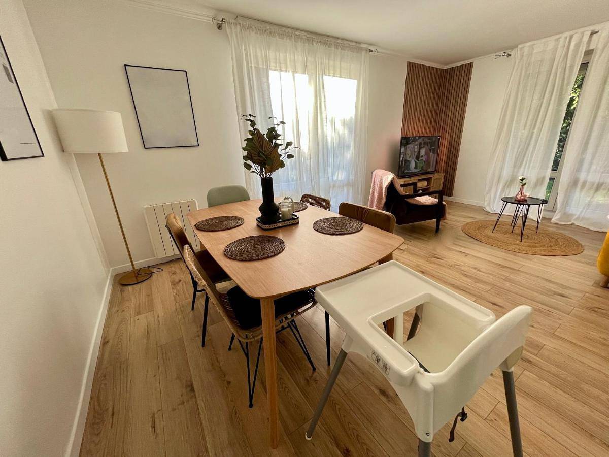 Appartement entier, Hana Home 4 personnes jardin privatif business&family in Montigny-le-Bretonneux, Yvelines