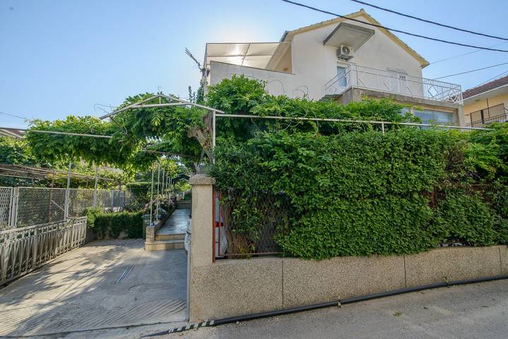 Ferienwohnung für 4 Personen, mit Balkon/Terrasse in Trogir - 2