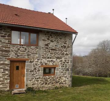 Gîte pour 4 personnes, avec vue et jardin à Neuvic-Entier