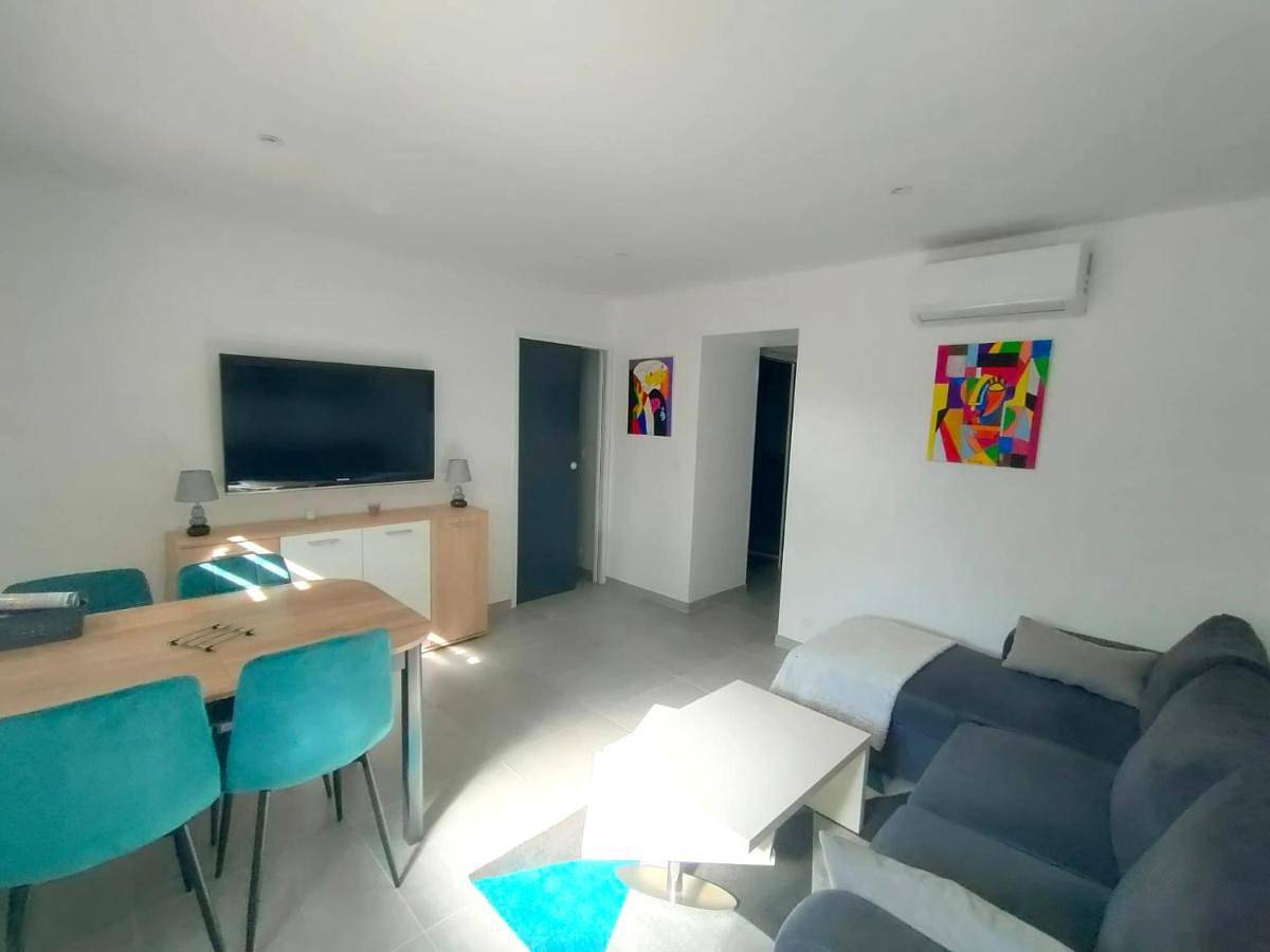 Appartement entier, 2 pièces en Rdc climatisé avec terrasse et parking privé in Bédarieux, Région de Béziers