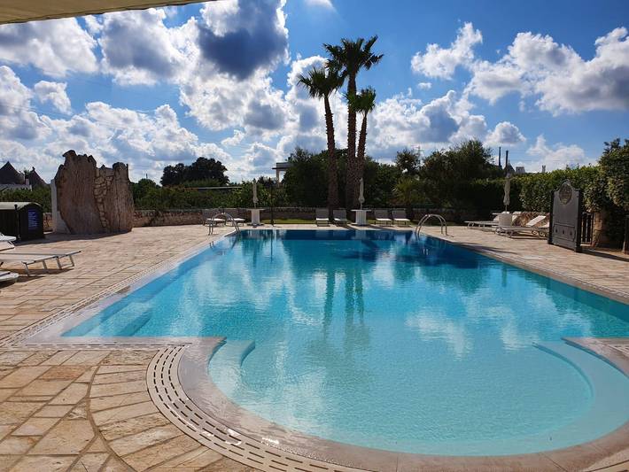 Trullo per 4 persone, con balcone/terrazza e piscina - 1