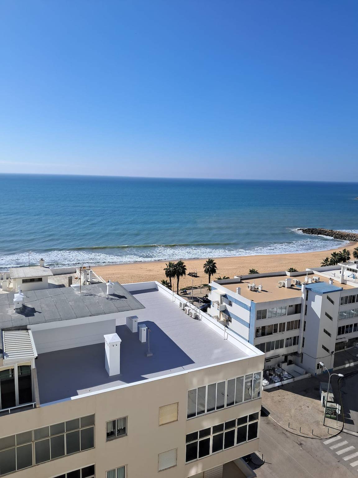 Entire apartment, T1 Torre Azul 10 A/C Vista Mar e Praia in Cavacos, Quarteira