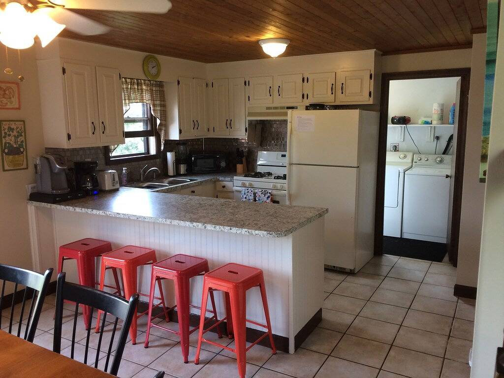 Kristall sauberes, gemütliches Cape !! Gehen Sie zum Strand von Scarboro! Buchen Sie frühzeitig für den Sommer 2020! in Narragansett, Washington County (RI)