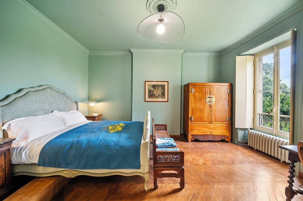 Château de Veullerot, avec ses étangs au coeur de la Bourgogne in Liernais, Région de Beaune