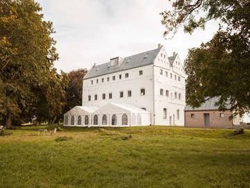 Schloss für 3 Personen, mit Seeblick und Garten, mit Haustier in Poseritz