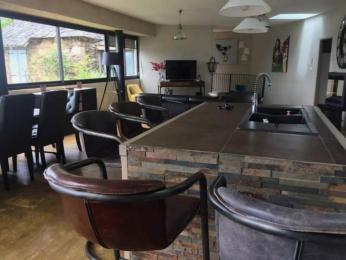 Gîte pour 8 personnes, avec terrasse à Altillac