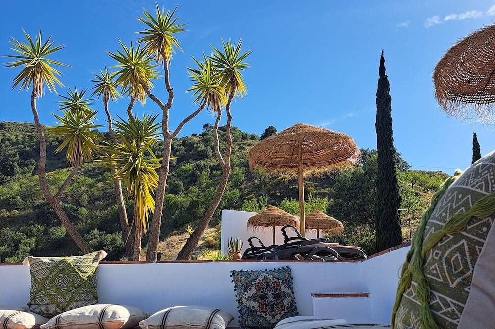 Villa with private pool, 10 people, 5 bathrooms in Viñuela, Málaga Provinz