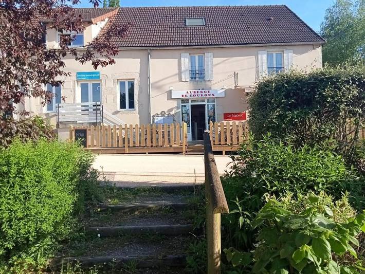 Location de vacances pour 6 personnes, avec jardin et terrasse à Louroux-de-Bouble