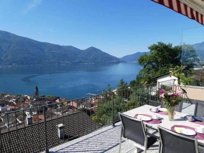 Ferienwohnung für 5 Personen, mit Terrasse und Garten sowie Ausblick in Ascona