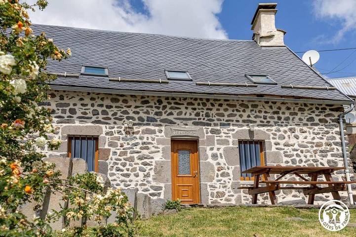 Location de vacances pour 7 personnes, avec balcon et jardin à Saint-Pierre-Colamine