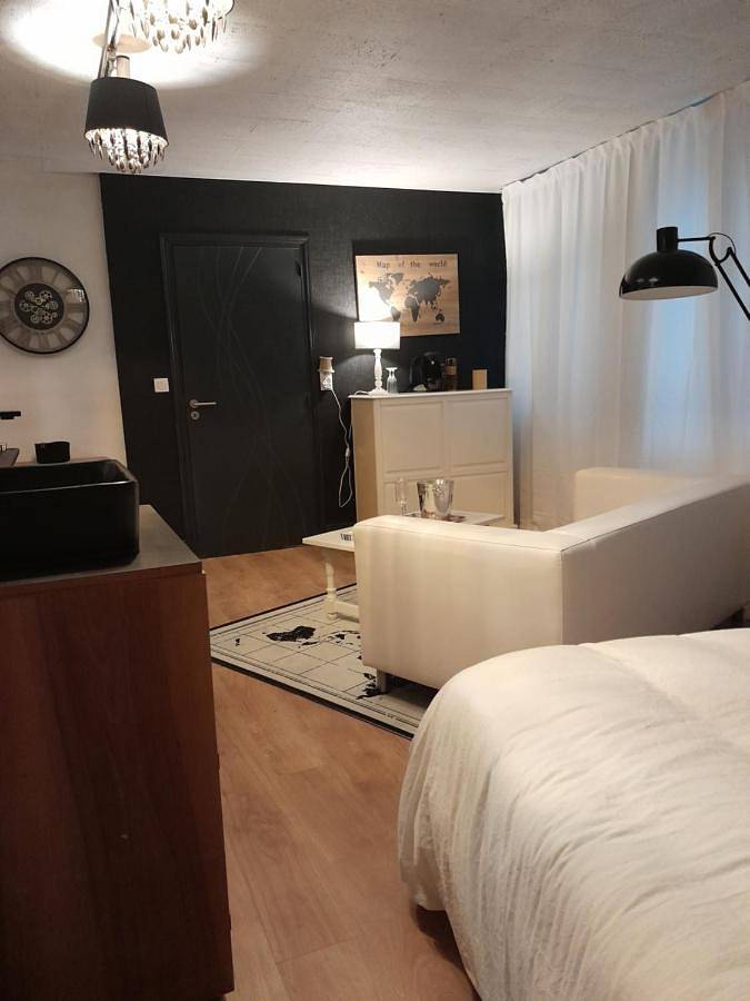 Appartement entier, La Villa Audren Love Room Jacuzzi in Châtelaudren, Cotes-d'Armor