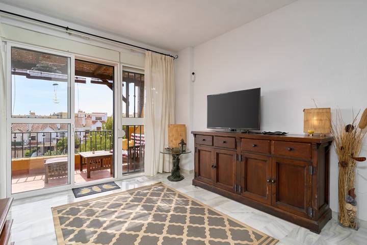 Apartamento entero, Apartamento 'Adosado con Piscina Benajarafe' con Balcón, Wi-Fi y Aire Acondicionado in Urbanizacion La Esperanza, Vélez-Málaga